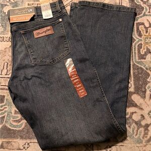 Wrangler Retro Relaxed Boot Stretch- Dark Blue
Mens 32x34